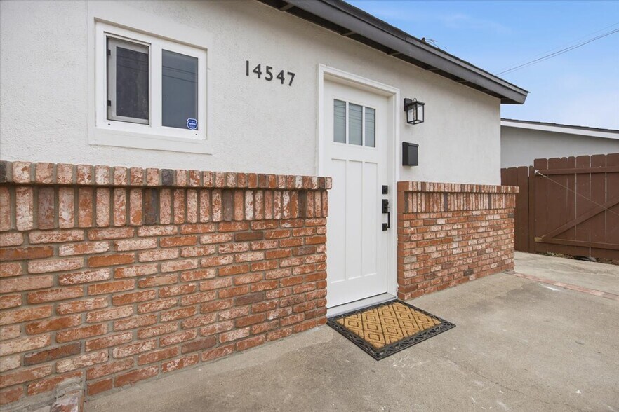 Building Photo - 14549 Kittery St