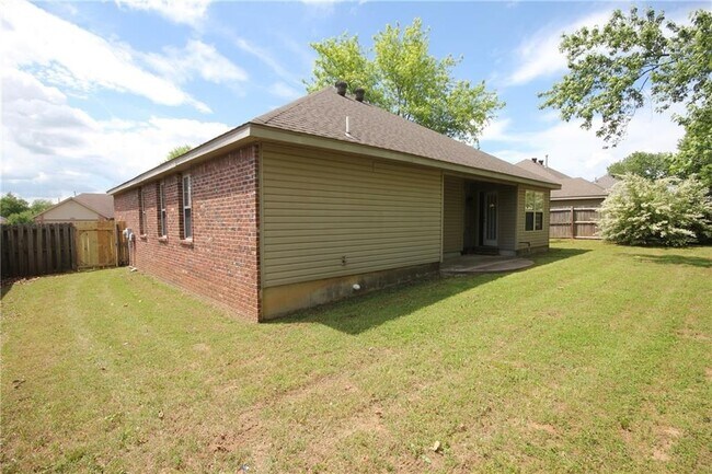 Building Photo - 298 James Dr