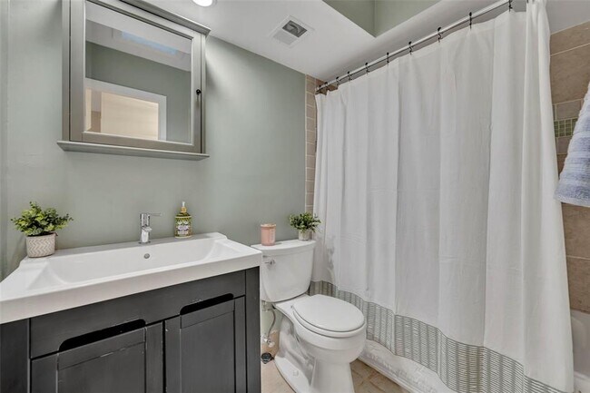 Building Photo - 110 Bilsdale Ct