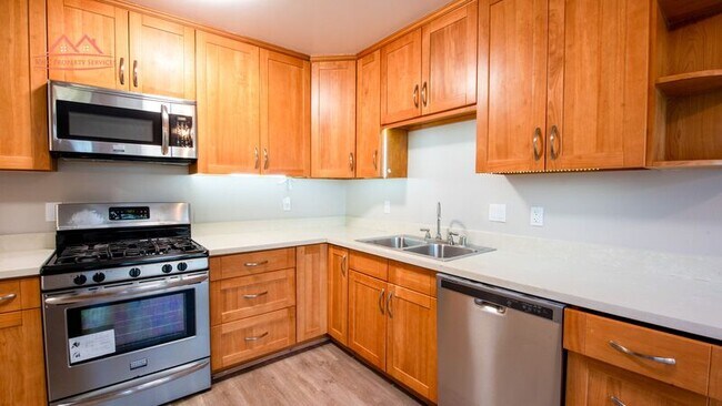 Building Photo - 868 Miller Ave