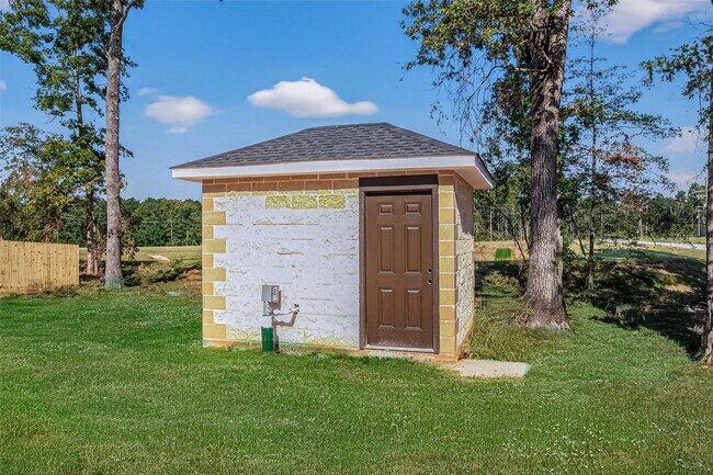 Building Photo - 10594 Rustling Oaks Dr