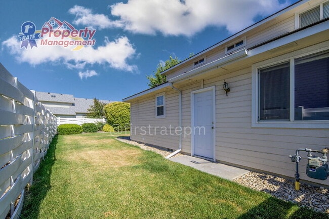 Building Photo - 1923 N Tyra Ave