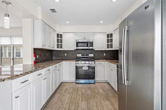 Building Photo - 9 Sterling Pl