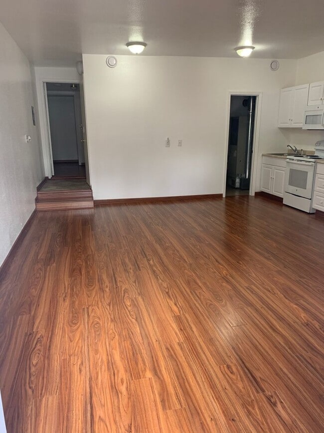 Building Photo - 224 Farewell Ave