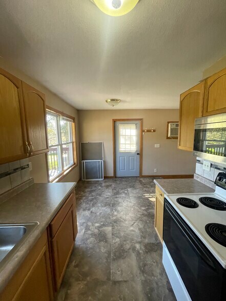 Dining area - 16988 N 7th St