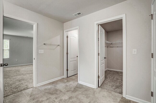 Building Photo - 205 Wilbur Lake Dr