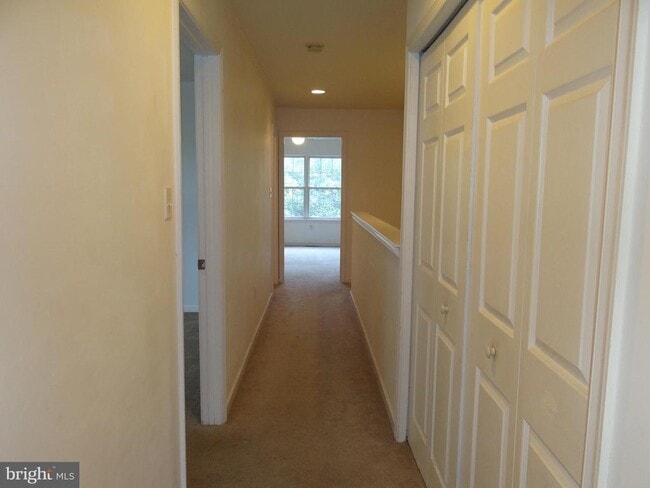 Building Photo - 107 Country Ln