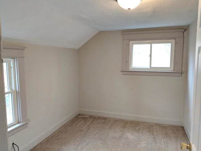 Building Photo - 1410 N Chestnut St