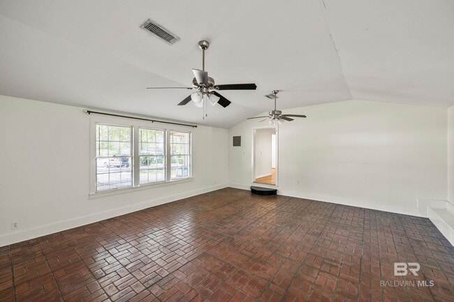 Building Photo - 109 Nichols Ave
