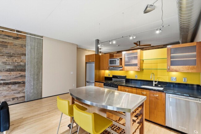 Building Photo - Modern Pearl District Condo – Studio with Alcove Bedroom + 1 Bath with City Views