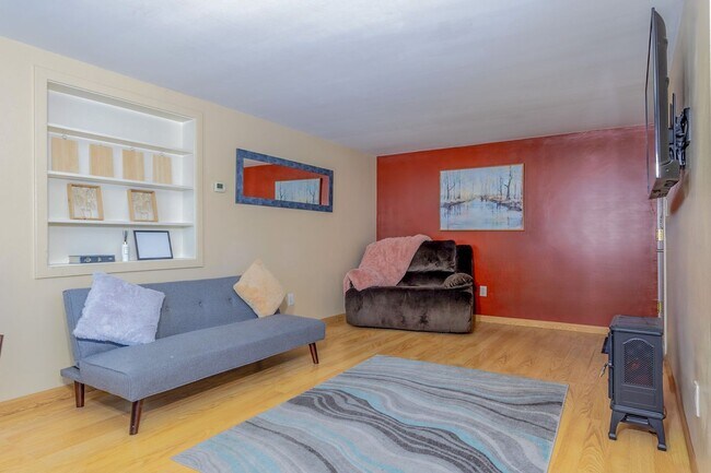 Building Photo - Old Airport Road 4751-VS