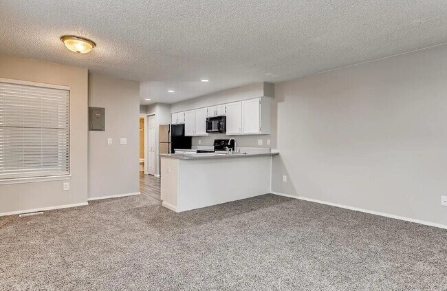 Building Photo - 932 S Dearborn Way