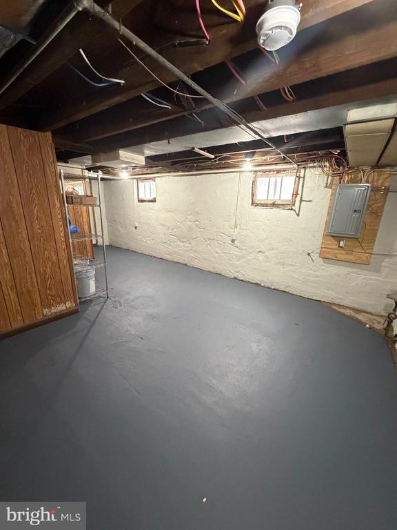 Building Photo - 41 W Reliance Rd