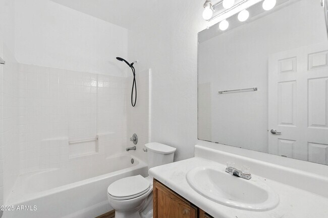 Building Photo - 7062 W Palmaire Ave