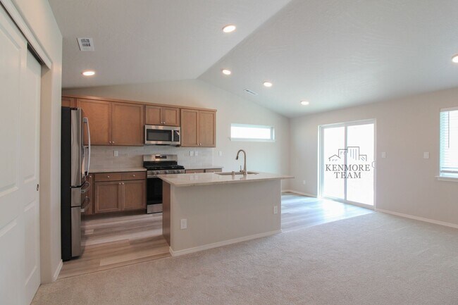 Building Photo - 3 Bedroom, 2 Bath Home in Kennewick