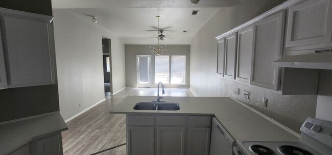 Building Photo - 1217 Armadillo Rd