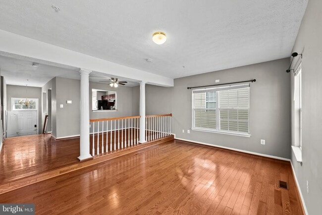 Building Photo - 8833 Hawthorne Ct