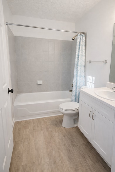 Building Photo - 5666 La Fleur Trl