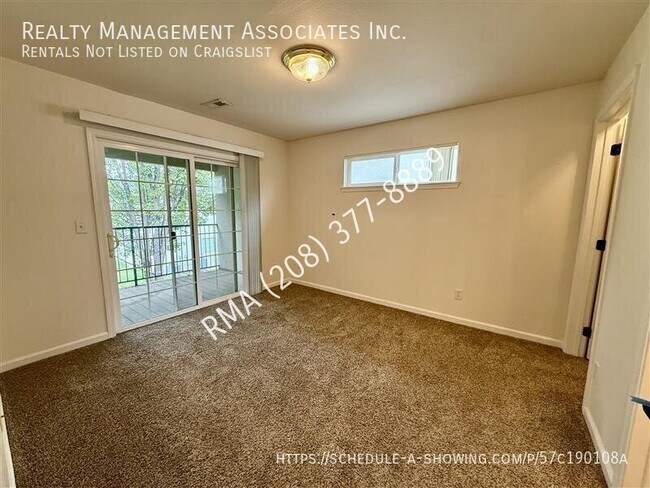 Building Photo - 10054 W Garverdale Ln