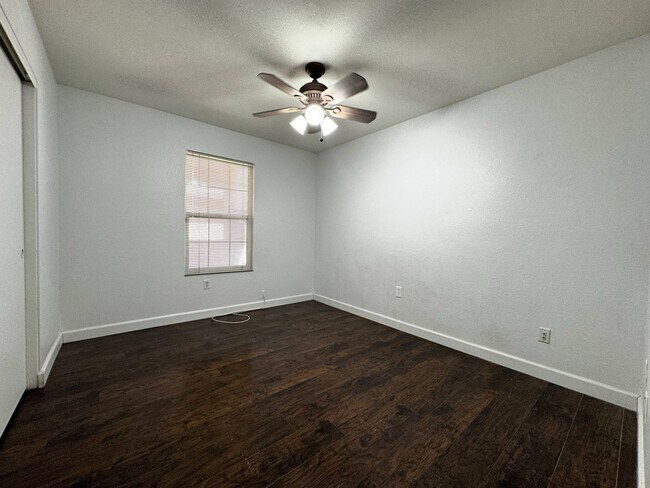 Building Photo - 3 BEDROOM WITH FIREPLACE AND LVP PLANK FLO...