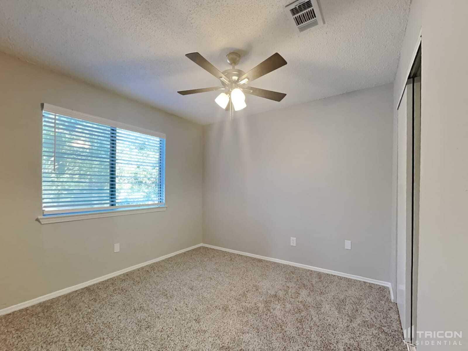 Building Photo - 561 Oxbow St