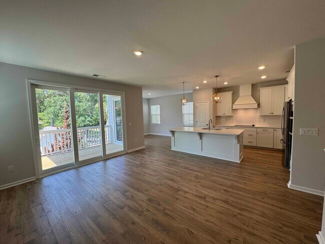 Building Photo - 20 Ladyslipper Ln