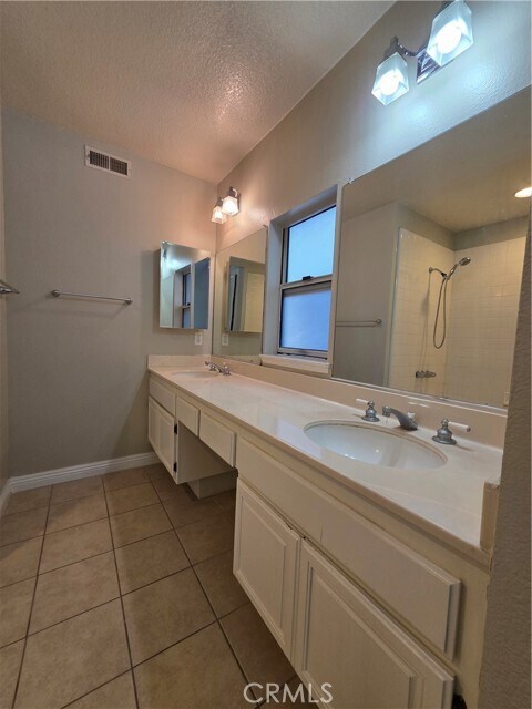 Building Photo - 1920 E Calico Dr