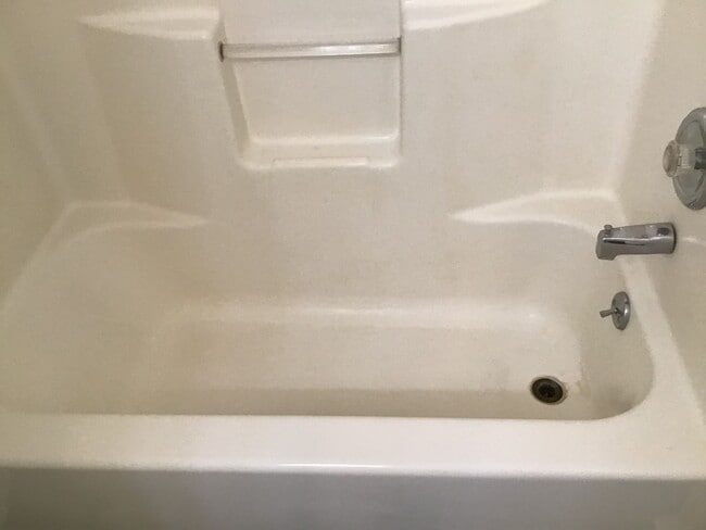 Building Photo - Beautiful 2bd 1.5 bath town home for rent ...