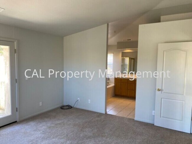 Building Photo - 3 Bedroom home in Gated Community of Las P...