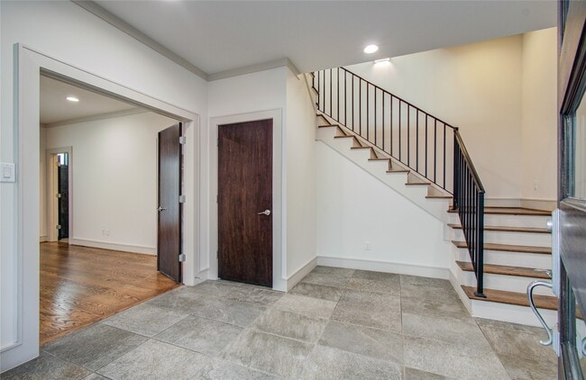 Building Photo - 1808 Ridgewood St