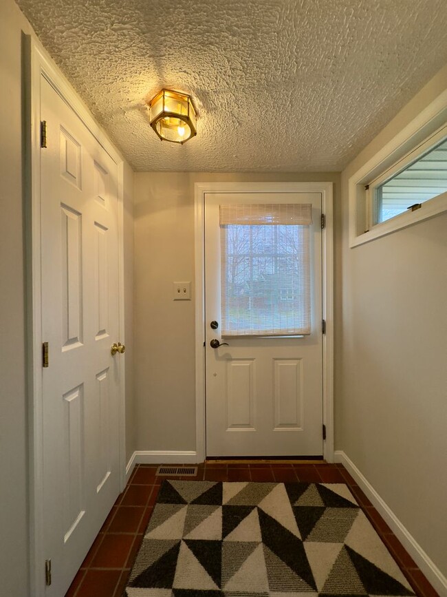 Building Photo - Charming Split-Level Interior 3 Bedroom/2 Bathroom Detached Home in Lutherville Timonium, MD!