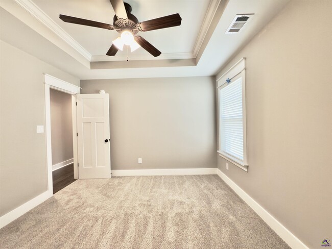 Building Photo - 408 Hawk's Nest Dr
