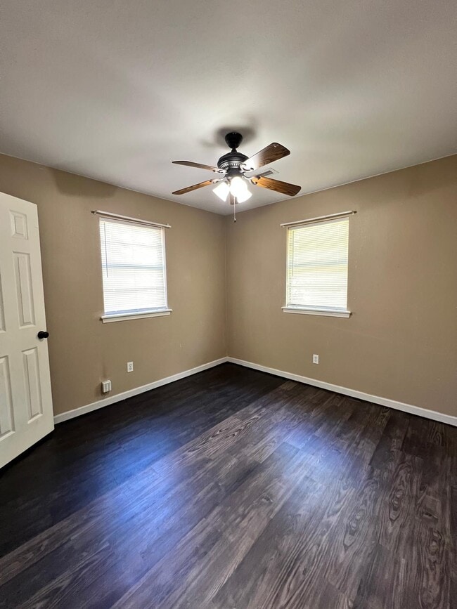 Building Photo - 1502 White Rd