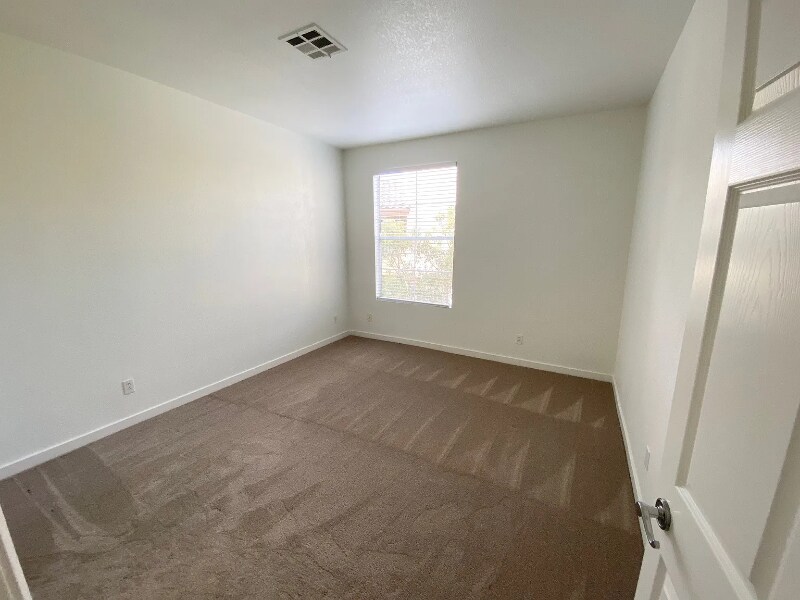 Building Photo - 10884 Sabre Hill Dr