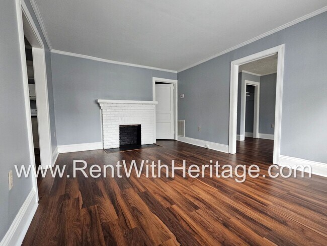 Building Photo - GORGEOUS HISTORICAL APARTMENT HOME / TOTALLY UPGRADED INTERIOR / CLOSE TO EVERYTHING!