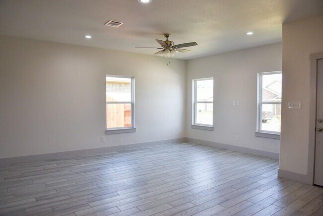 Building Photo - Stunning home in Springtown TX
