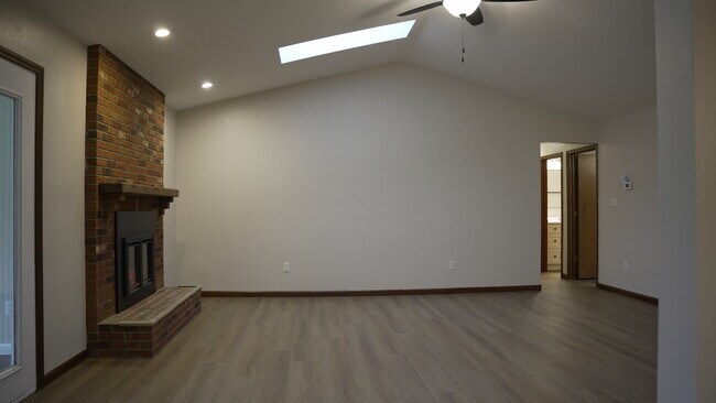 Building Photo - Spruce Hill