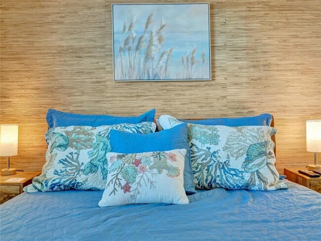 Building Photo - 10432 Sandpiper Rd W