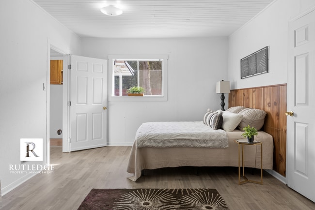 Building Photo - 454 Rogue River Hwy