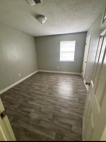 Building Photo - 304 Loire Ave