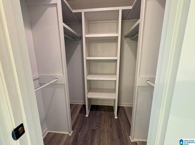 Building Photo - 1022 Vestavia Manor Dr