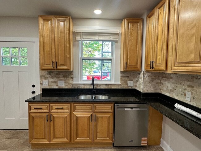 Building Photo - A beautiful, spacious, fully undated 2 bed...