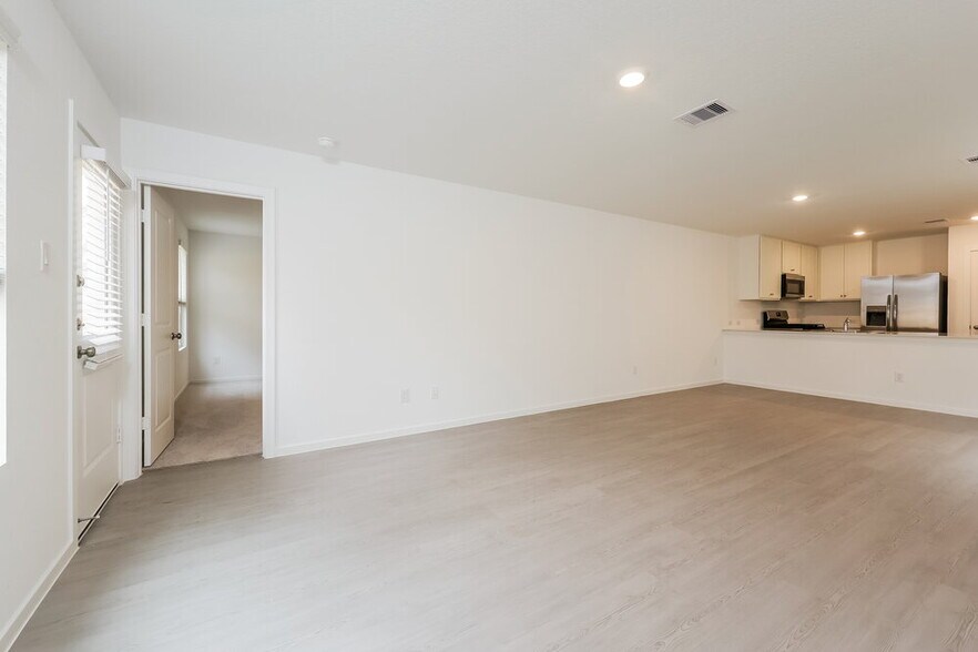 Building Photo - 325 Woodland Hills Dr