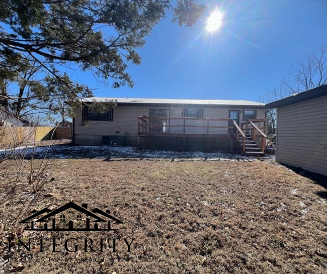 Building Photo - Fenced Home Close to FLW!