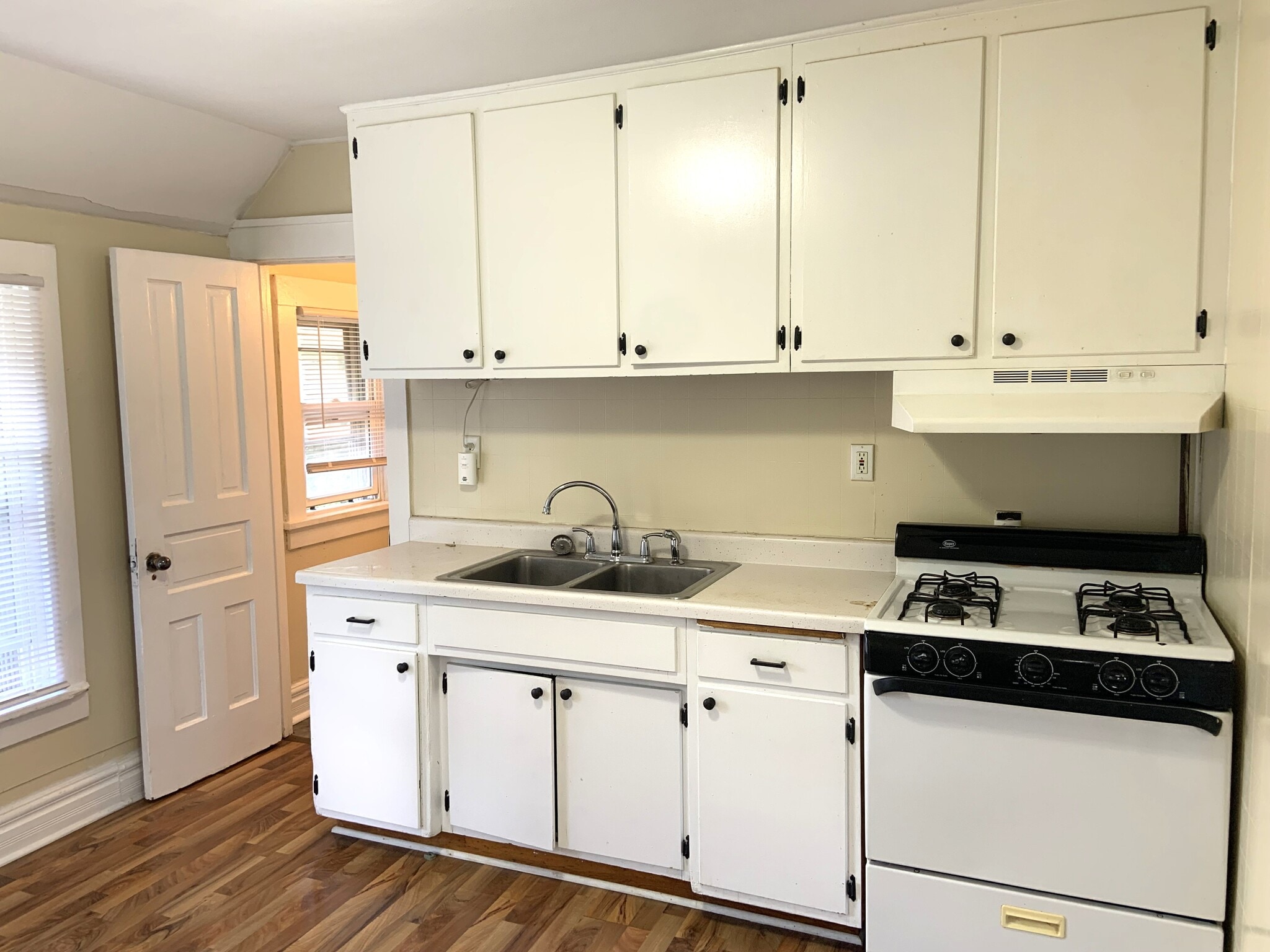 kitchen - 3904 14th Ave