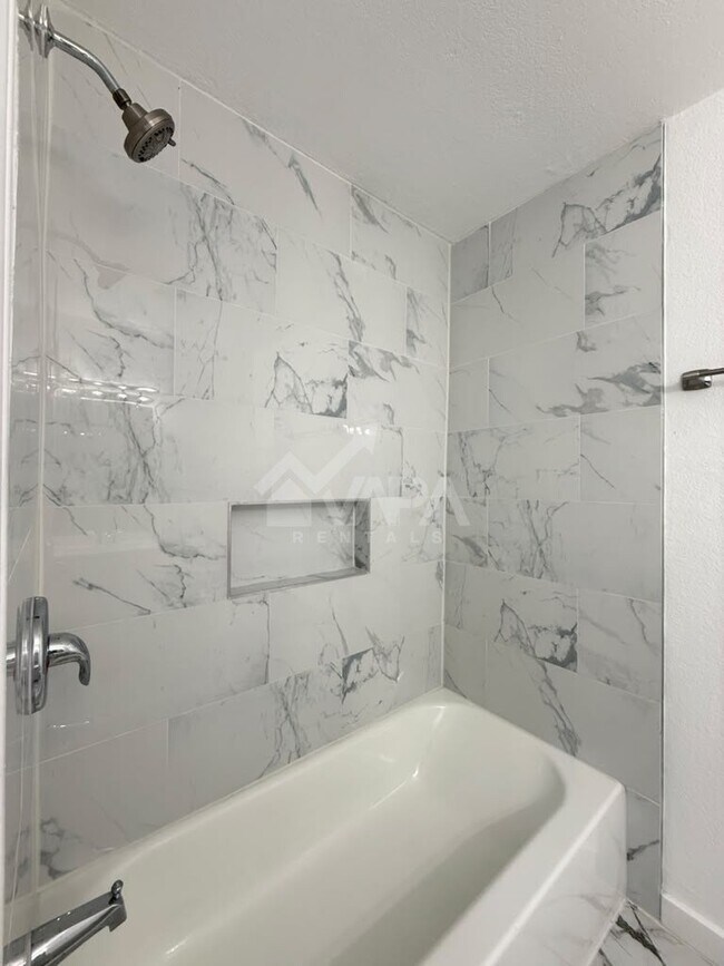 Building Photo - 7239 Glen Hill Dr