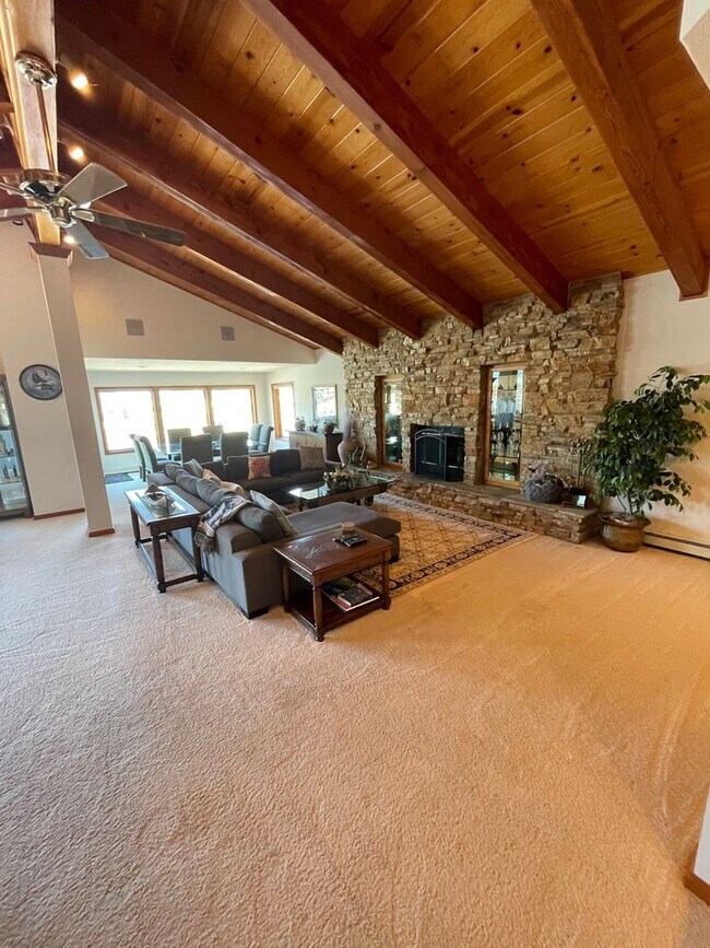 Building Photo - Large fully furnished beautiful home w/ boat dock avail. for a longterm lease or seasonal lease! ...