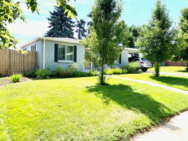 Building Photo - Amazing Littleton Bungalow