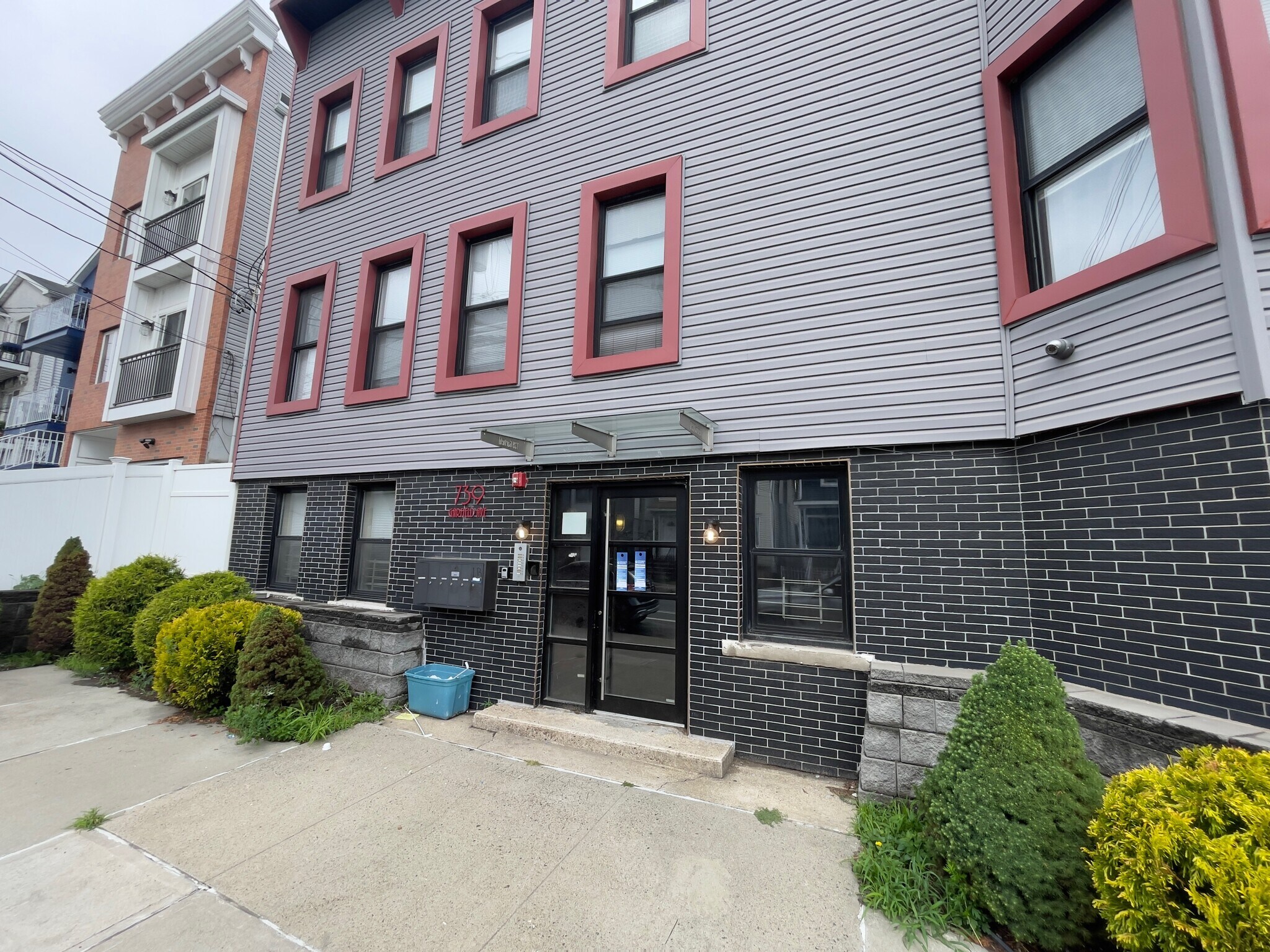 739 Garfield Ave 3B - 735 Garfield Ave
