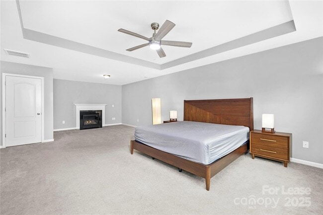 Building Photo - 5829 Dinsmore Ln